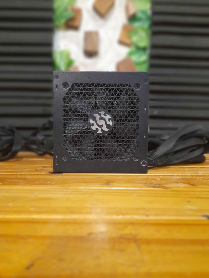 Fuente de poder Pylon 750w 80+