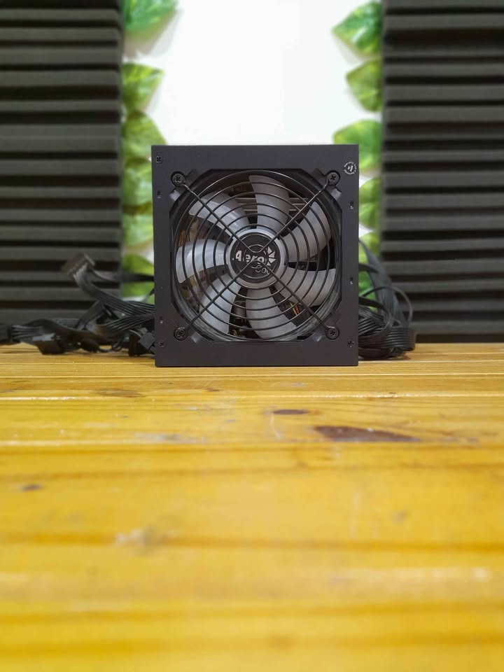 Fuente de poder aero cool 850w 80+ Gold